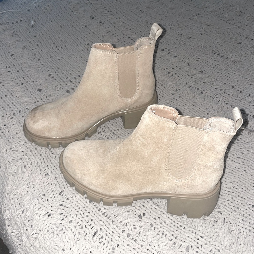STEVE MADDEN CHELSEA BOOTS size 6.5